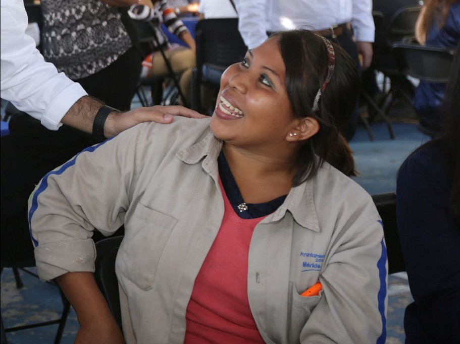 Mujeres al frente de sus hogares Mujeres al frente de sus hogares