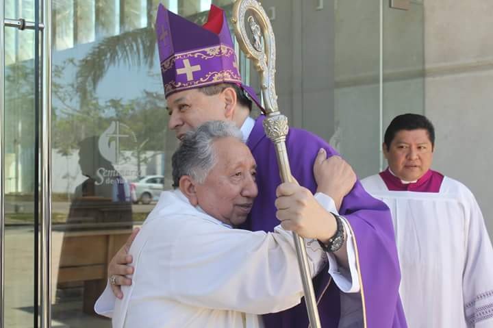 Arzobispo de Yucatán celebró su cumpleaños Arzobispo de Yucatán celebró su cumpleaños