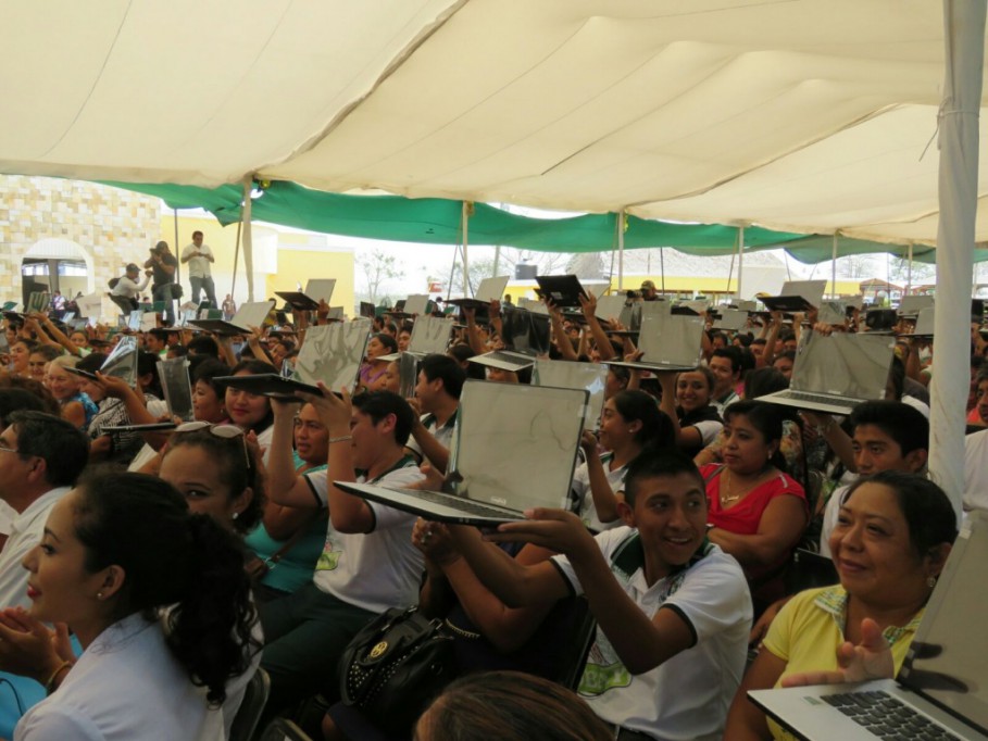 989 jóvenes más con una computadora de Bienestar Digital 989 jóvenes más con una computadora de Bienestar Digital