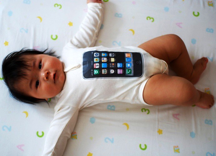 Vende a su bebé para comprar un Iphone Vende a su bebé para comprar un Iphone