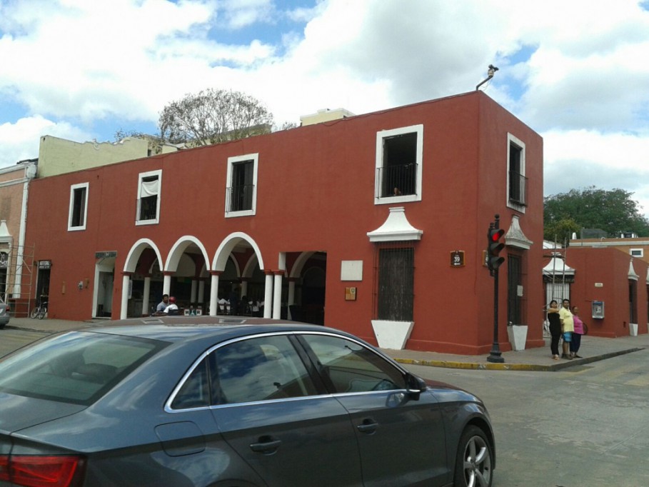 Urge limpiar sumideros de Bazar Municipal de Valladolid Urge limpiar sumideros de Bazar Municipal de Valladolid