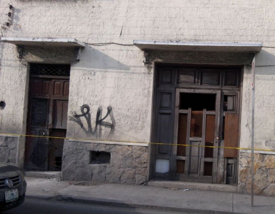 Machetazo en casa abandonada Machetazo en casa abandonada