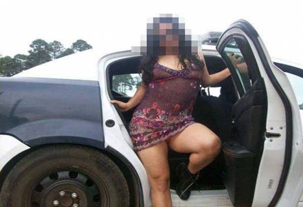 Fotografían a sexoservidora en una patrulla Fotografían a sexoservidora en una patrulla