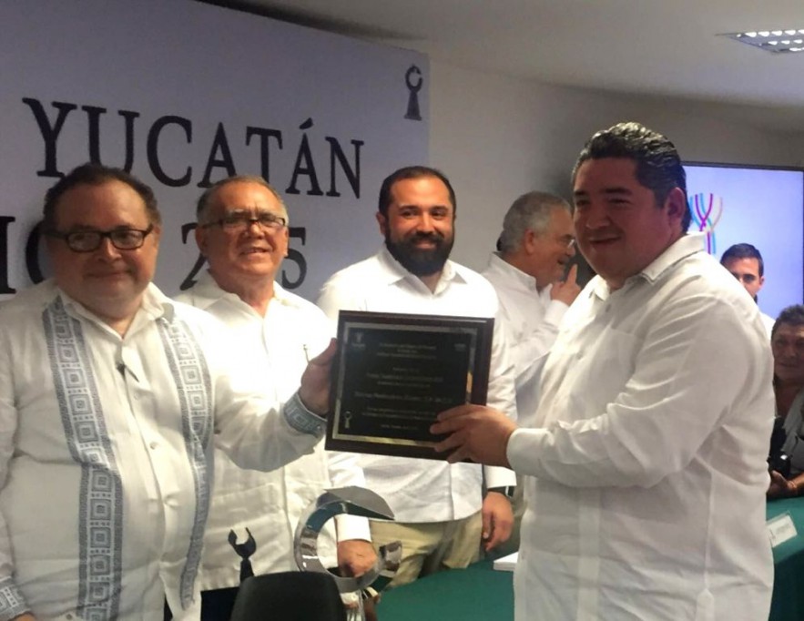 Recibe reconocimiento Talleres Álvarez