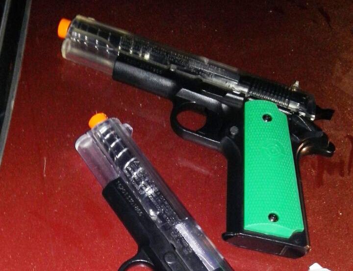 Cinco detenidos por disparar a transeúntes Cinco detenidos por disparar a transeúntes