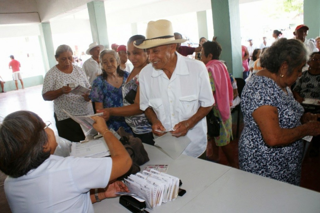 Se roban dinero de 65 y más Se roban dinero de 65 y más