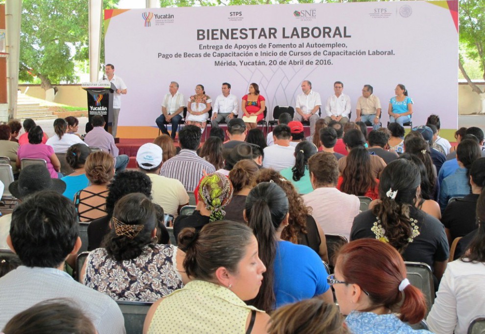 Entregan apoyos para fomento al autoempleo Entregan apoyos para fomento al autoempleo