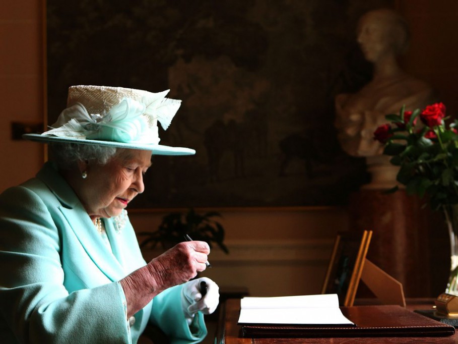 La Reina Isabel busca Community Manager La Reina Isabel busca Community Manager