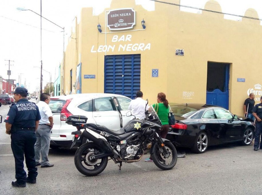 Chocan frente a cantinas Chocan frente a cantinas