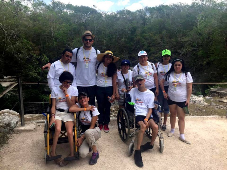 Jóvenes disfrutan de atractivos en Yucatán Jóvenes disfrutan de atractivos en Yucatán