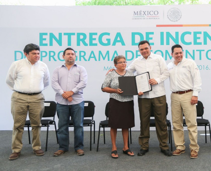 Entregan recursos a ganaderos Entregan recursos a ganaderos