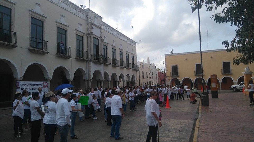 Magisterio de Valladolid marcha contra privatización de la educación Magisterio de Valladolid marcha contra privatización de la educación