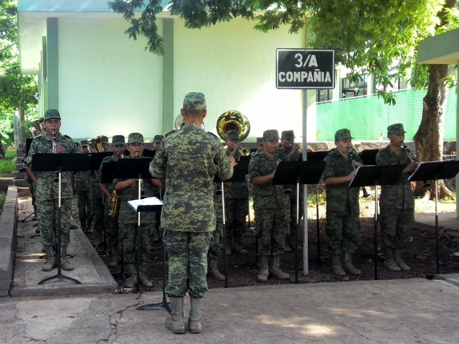 Abren invitación para banda militar Abren invitación para banda militar