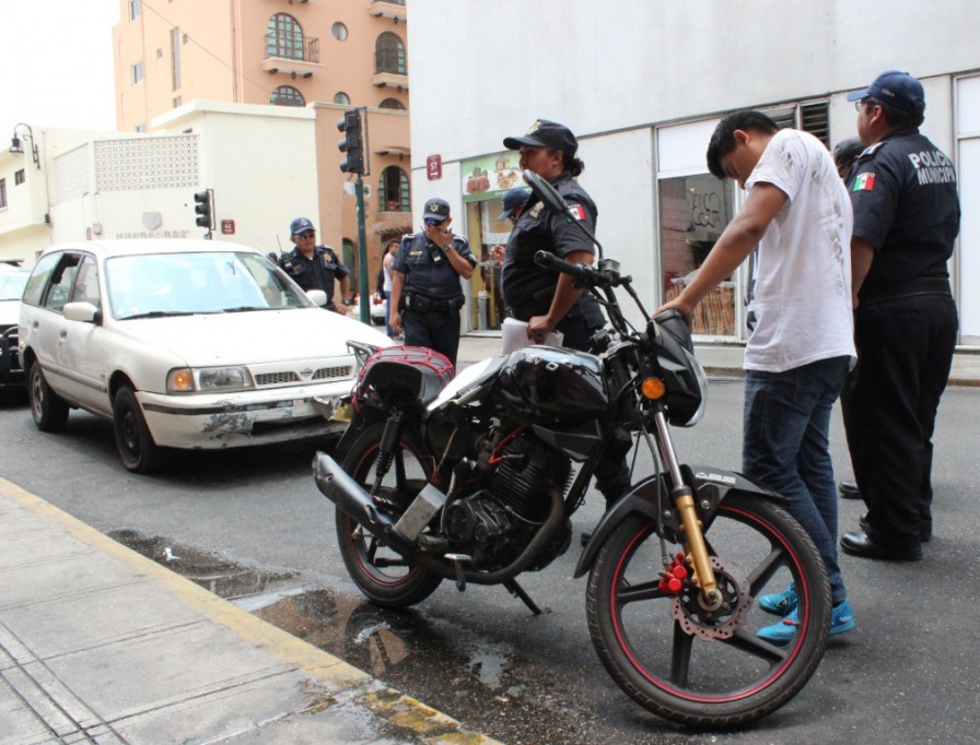 Menores protagonizan accidente en el Centro Menores protagonizan accidente en el Centro