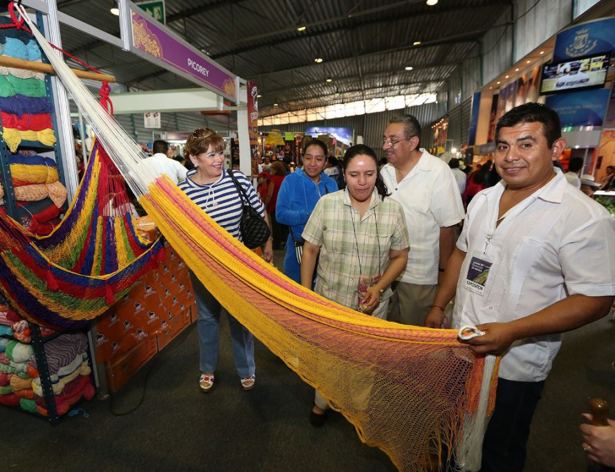 Artesanos en la Semana de Yucatán en México Artesanos en la Semana de Yucatán en México