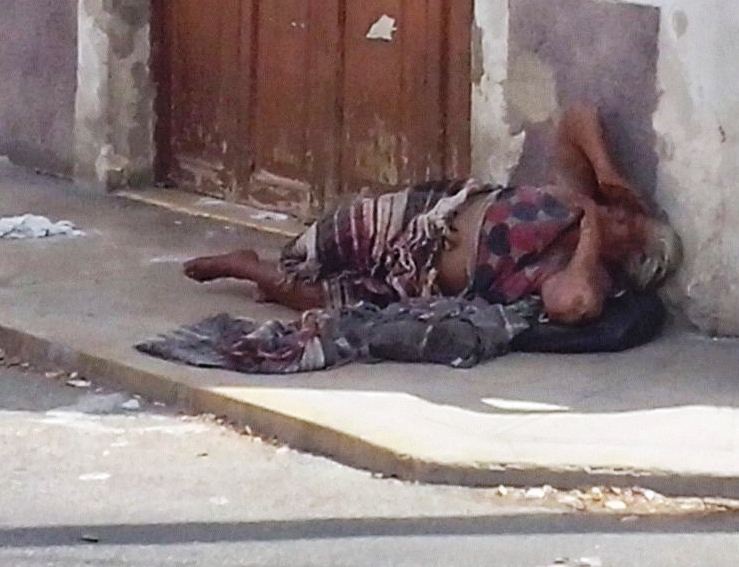 Una mujer convirtió la calle 48 en su hogar Una mujer convirtió la calle 48 en su hogar
