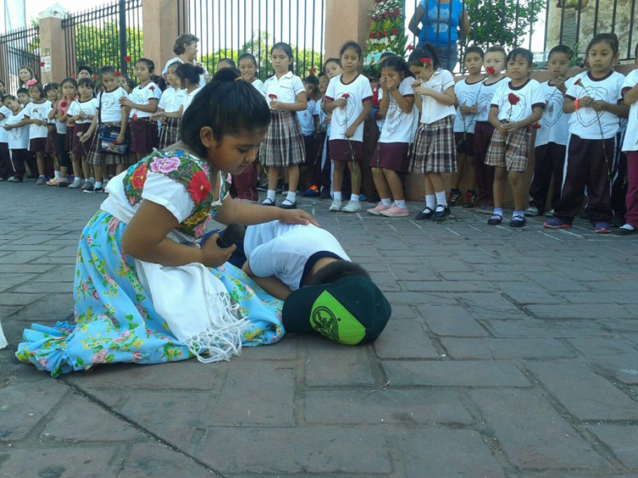 Niños de Tizimín rinden homenaje a las madres