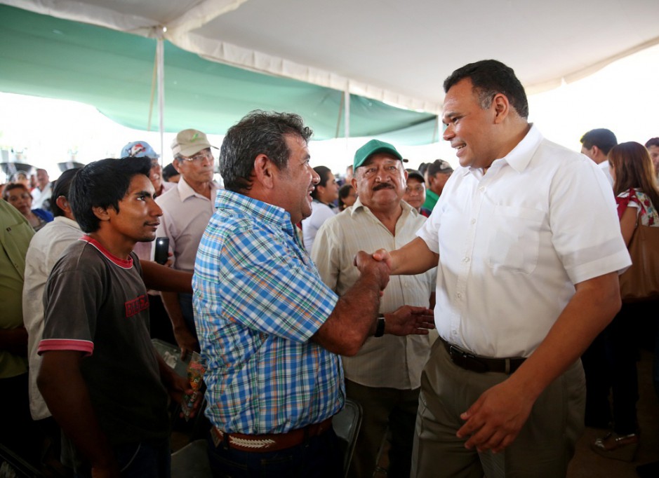 Entregan apoyos emergentes a productores Entregan apoyos emergentes a productores