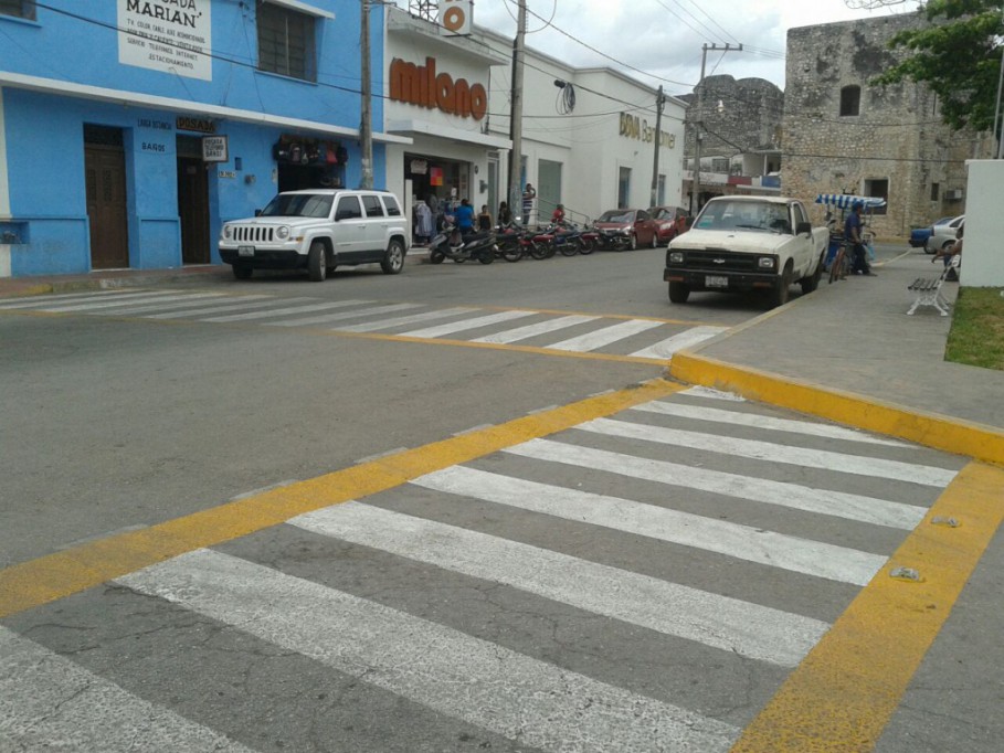 Repintan cruceros peatonales en centro de Tizimín Repintan cruceros peatonales en centro de Tizimín