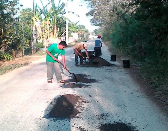 Continúan trabajos de bacheo en Tizimín Continúan trabajos de bacheo en Tizimín