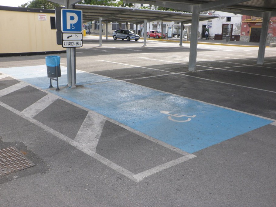 Exigen respetar estacionamiento para personas con discapacidad Exigen respetar estacionamiento para personas con discapacidad