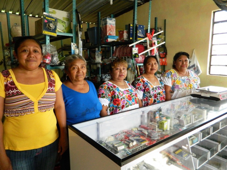 Emprendedoras abren su tlapalería en Dzununcán