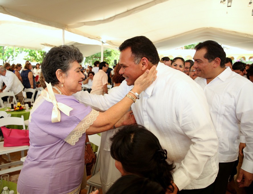 Reconocen trayectoria de profesores yucatecos Reconocen trayectoria de profesores yucatecos