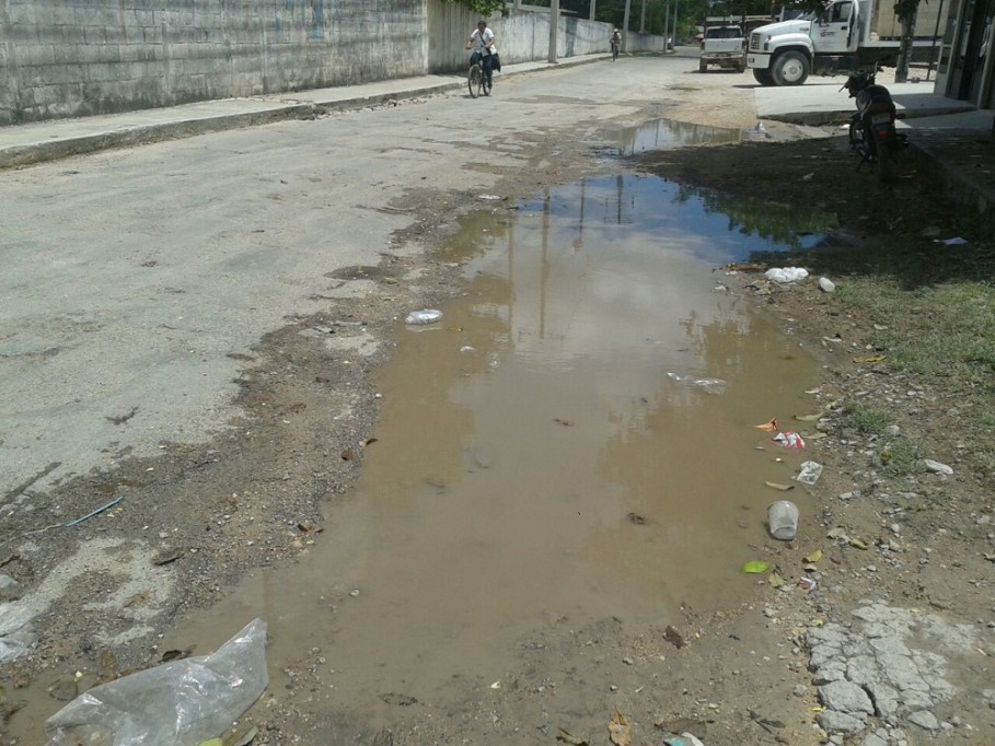 Agua acumulada en calles de Valladolid Agua acumulada en calles de Valladolid