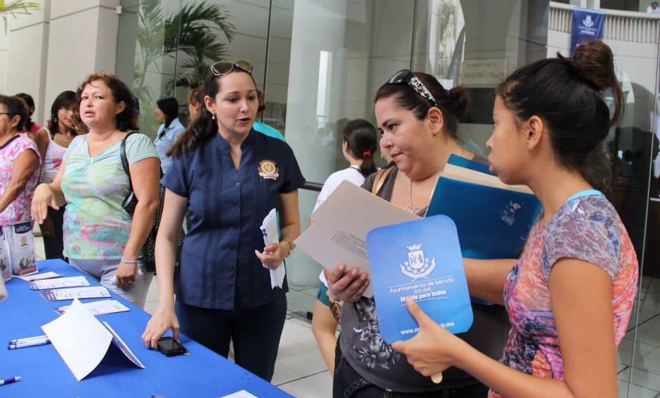 Poca la respuesta de los jóvenes a la feria de las becas Poca la respuesta de los jóvenes a la feria de las becas