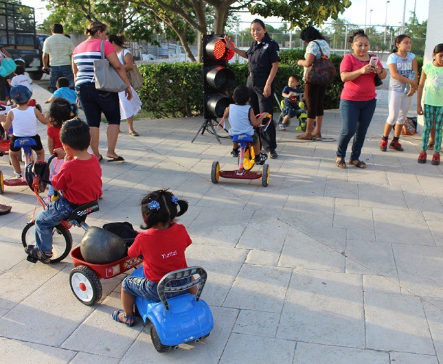 Educan a niños de Valladolid sobre seguridad vial Educan a niños de Valladolid sobre seguridad vial