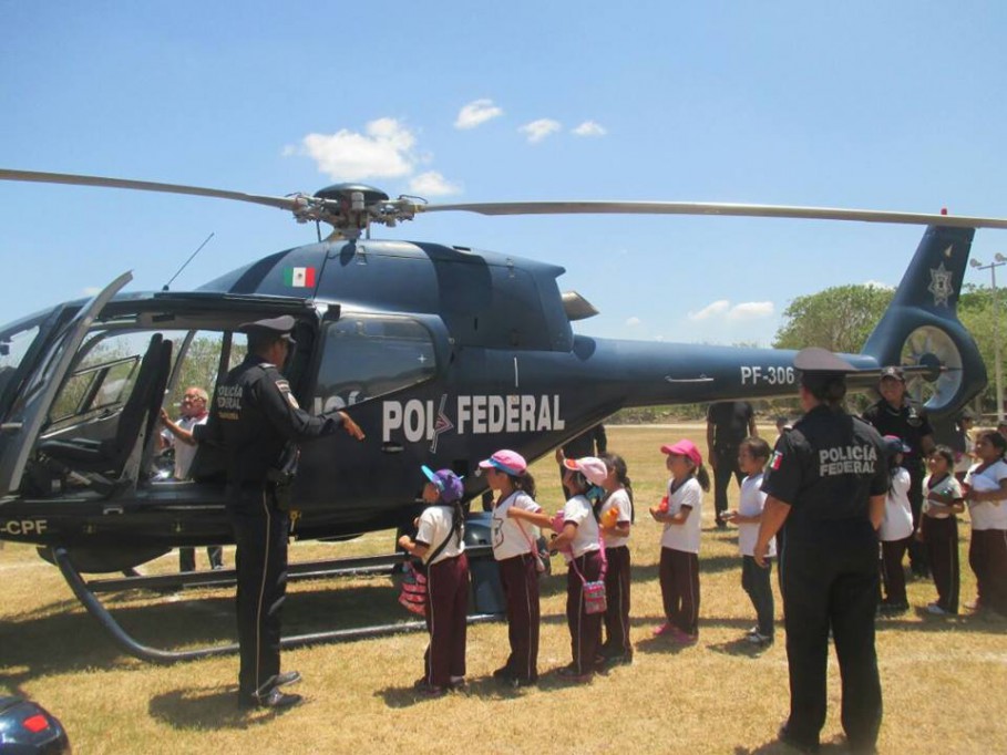 Estudiantes de Sucilá conviven con agentes de la Policía Federal Estudiantes de Sucilá conviven con agentes de la Policía Federal