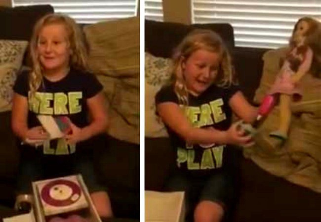 Niña recibe una muñeca con prótesis Niña recibe una muñeca con prótesis