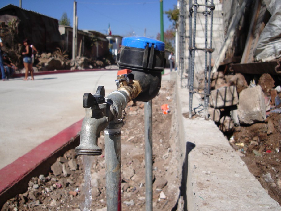 Japay coloca tomas públicas de agua Japay coloca tomas públicas de agua