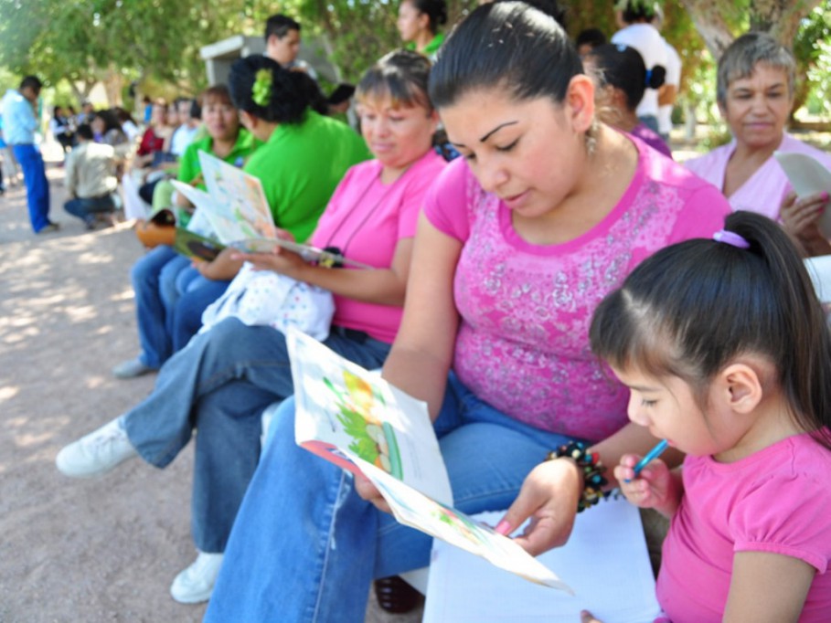 Padres de familia prefieren el calendario de 200 días Padres de familia prefieren el calendario de 200 días