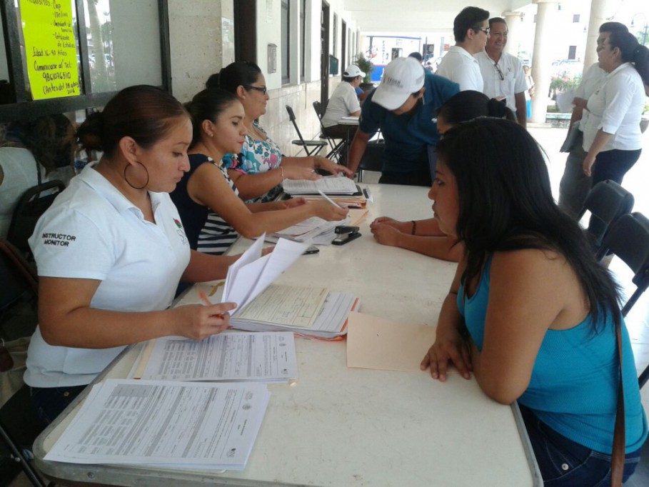 Reclutan en Tizimín a 300 desempleados Reclutan en Tizimín a 300 desempleados