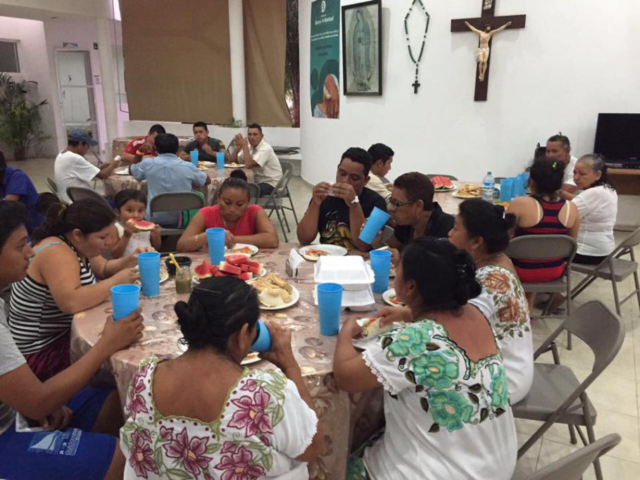 Decenas de personas acuden al albergue “La Buena Voluntad” Decenas de personas acuden al albergue “La Buena Voluntad”