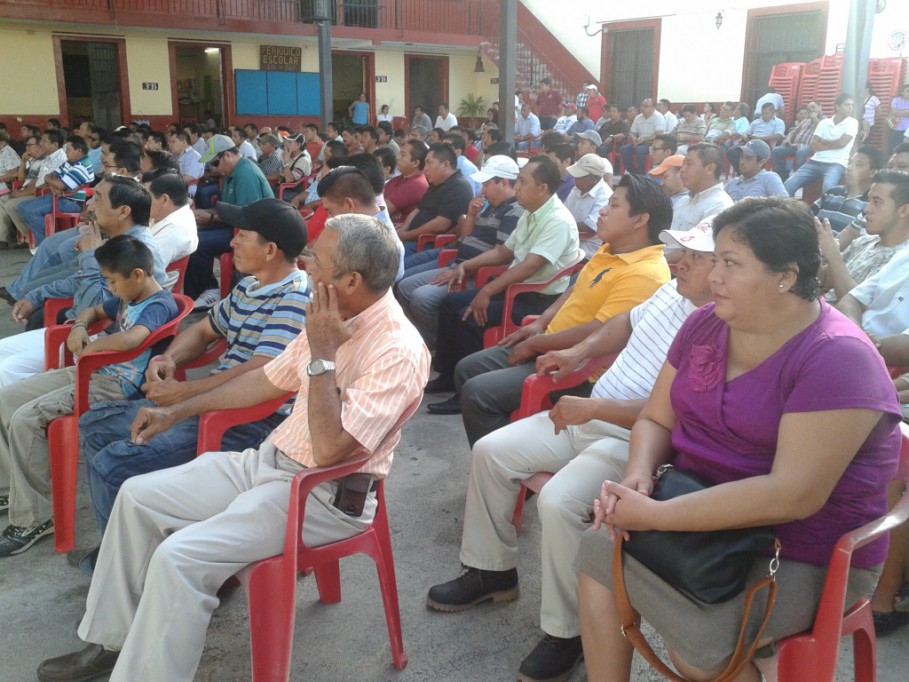 Festejan a papás en escuela de tIzimín