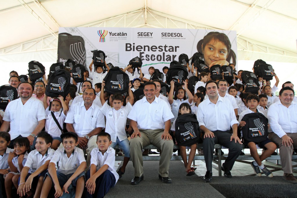 Rolando entregará útiles escolares y mochilas a niños de primarias públicas Rolando entregará útiles escolares y mochilas a niños de primarias públicas