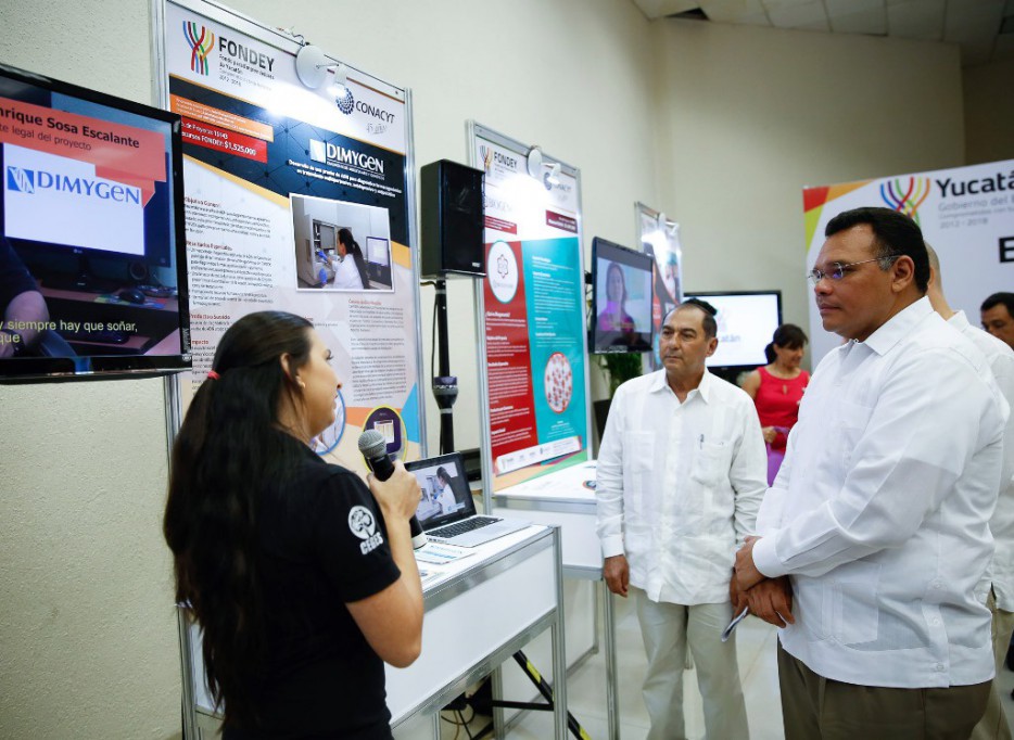 Entregan apoyos a emprendedores Entregan apoyos a emprendedores