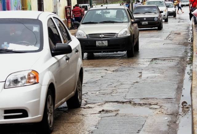 Con las lluvias aparecen hasta 4 mil baches por día Con las lluvias aparecen hasta 4 mil baches por día