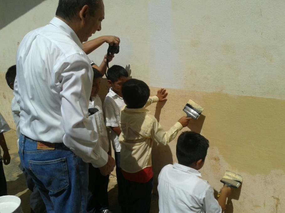 Soldados pintan escuelas de Tizimín Soldados pintan escuelas de Tizimín