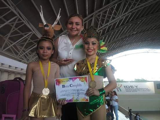 Alumnas de ballet juntan dinero para competir en Italia Alumnas de ballet juntan dinero para competir en Italia