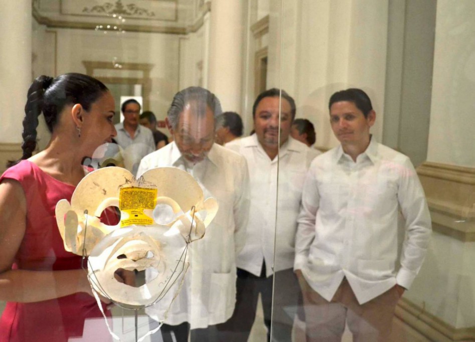 Máscaras mexicanas en el Palacio Cantón Máscaras mexicanas en el Palacio Cantón