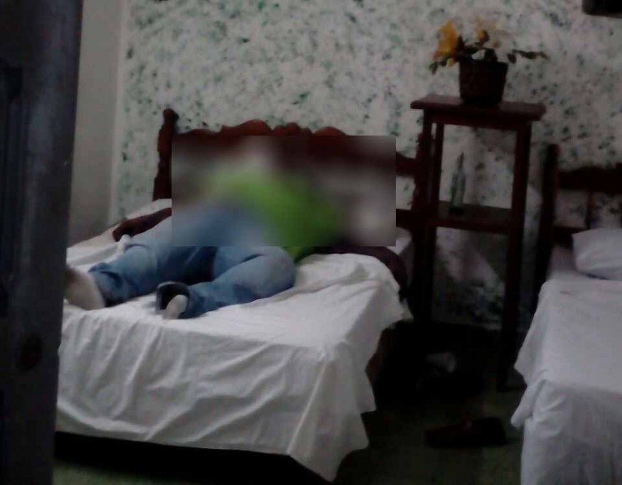 Le da un infarto en el hotel Le da un infarto en el hotel