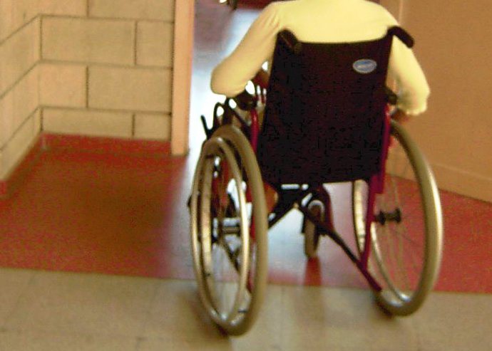 Pide ayuda para conseguir silla de ruedas Pide ayuda para conseguir silla de ruedas