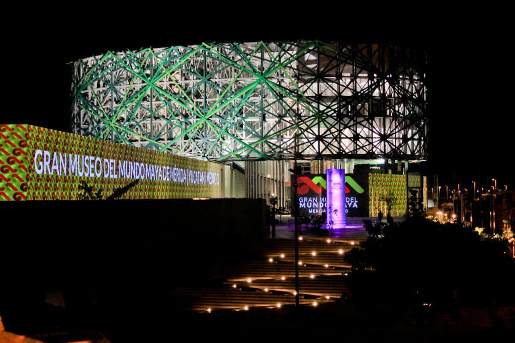 Horario nocturno en el Gran Museo del Mundo Maya Horario nocturno en el Gran Museo del Mundo Maya