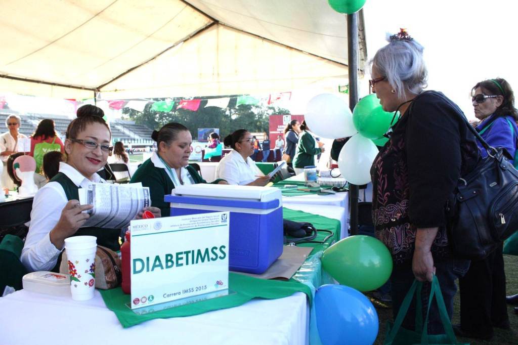 DiabetIMSS cuenta con un equipo multidisciplinario DiabetIMSS cuenta con un equipo multidisciplinario