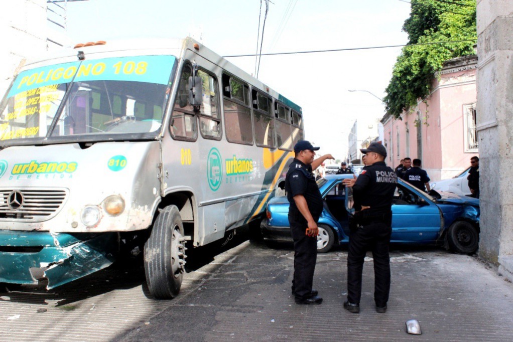 Aparatoso accidente sin lesionados Aparatoso accidente sin lesionados