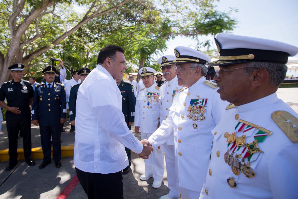 Dan bienvenida a nuevo mando naval Dan bienvenida a nuevo mando naval