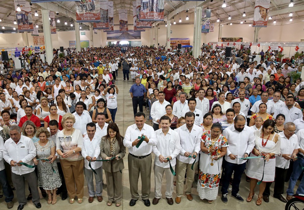 Cientos buscan trabajo en la Expo Empleo Cientos buscan trabajo en la Expo Empleo